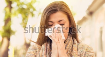 woman-allergy-symptoms-blowing-nose-600w-670193734-2