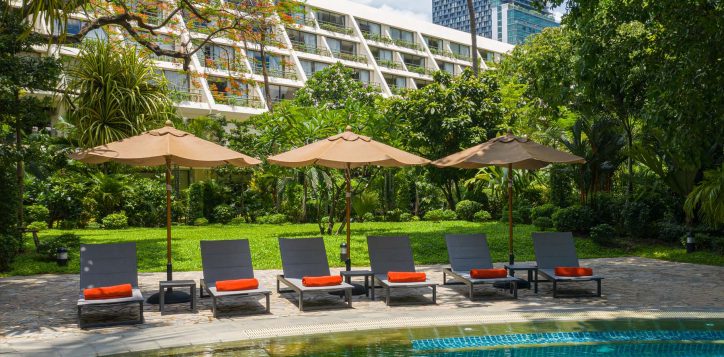 festive-microsite-header-pool-001-2
