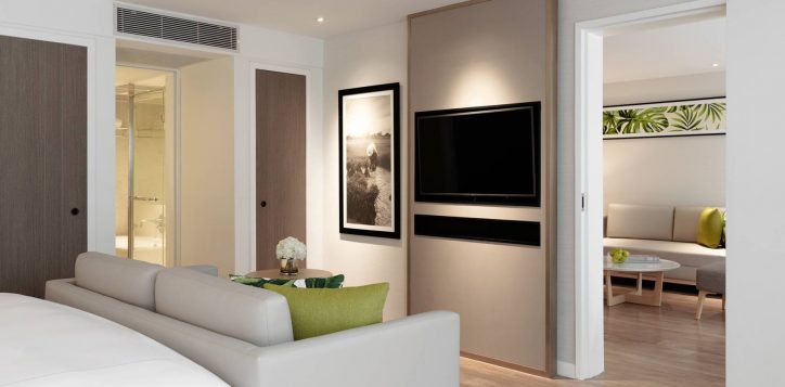 movenpick-bdms_deluxe-suite_bedroom-1-2