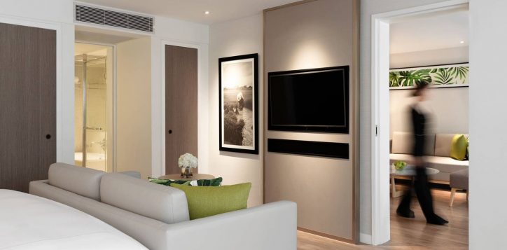 movenpick-bdms_deluxe-suite_bedroom-2-2-2