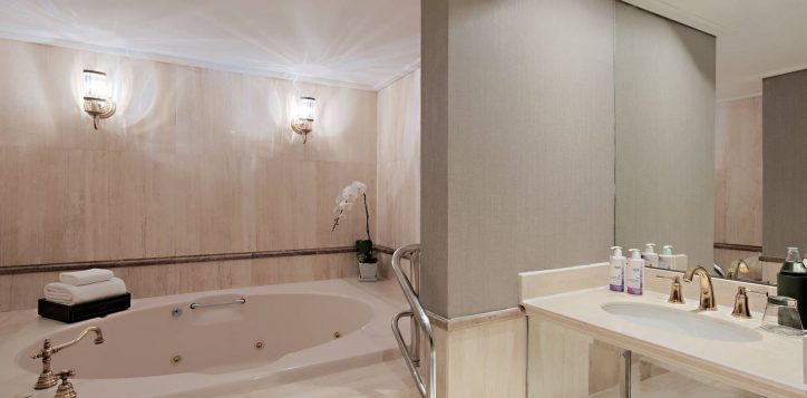 movenpick-bdms_presidential-suite_bathroom-2-2