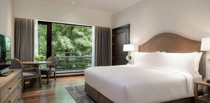 movenpick-bdms_wellness-2-bedroom-master-bedroom-2