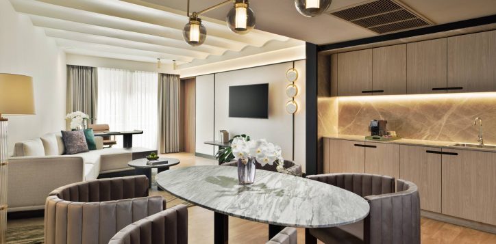 movenpick-bdms-wellness_family-suite-1bed-living-room-1-2-2