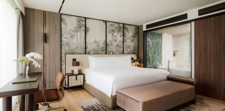 movenpick-bdms-wellness_family-suite-2bed-master-bedroom-3