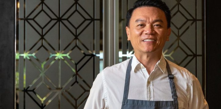 chef-ian-kittichai-in-the-house-at-khum-hom-thai-restaurant-at-movenpick-bdms-wellness-resort-bangkok-2
