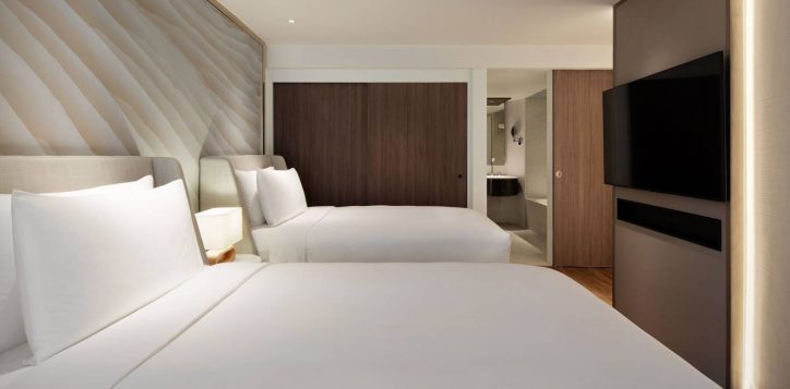 family-1-bedroom-suite-twin-bed-2