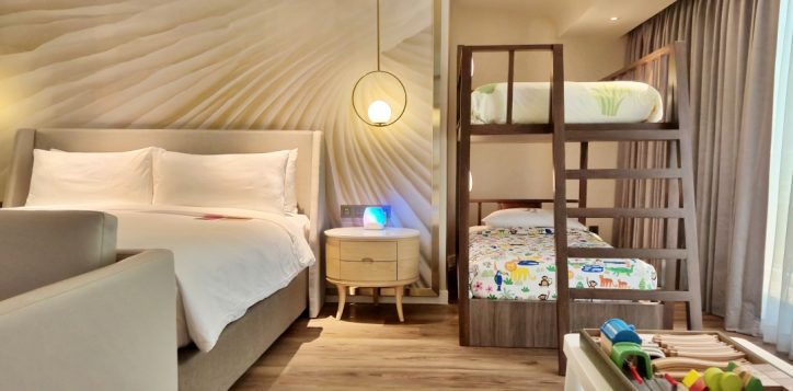 family-suite-1-bedroom-with-bunk-bed_web-banner-2
