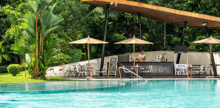 bliss-pool-bar-at-movenpick-bdms-wellness-resort-bangkok-2